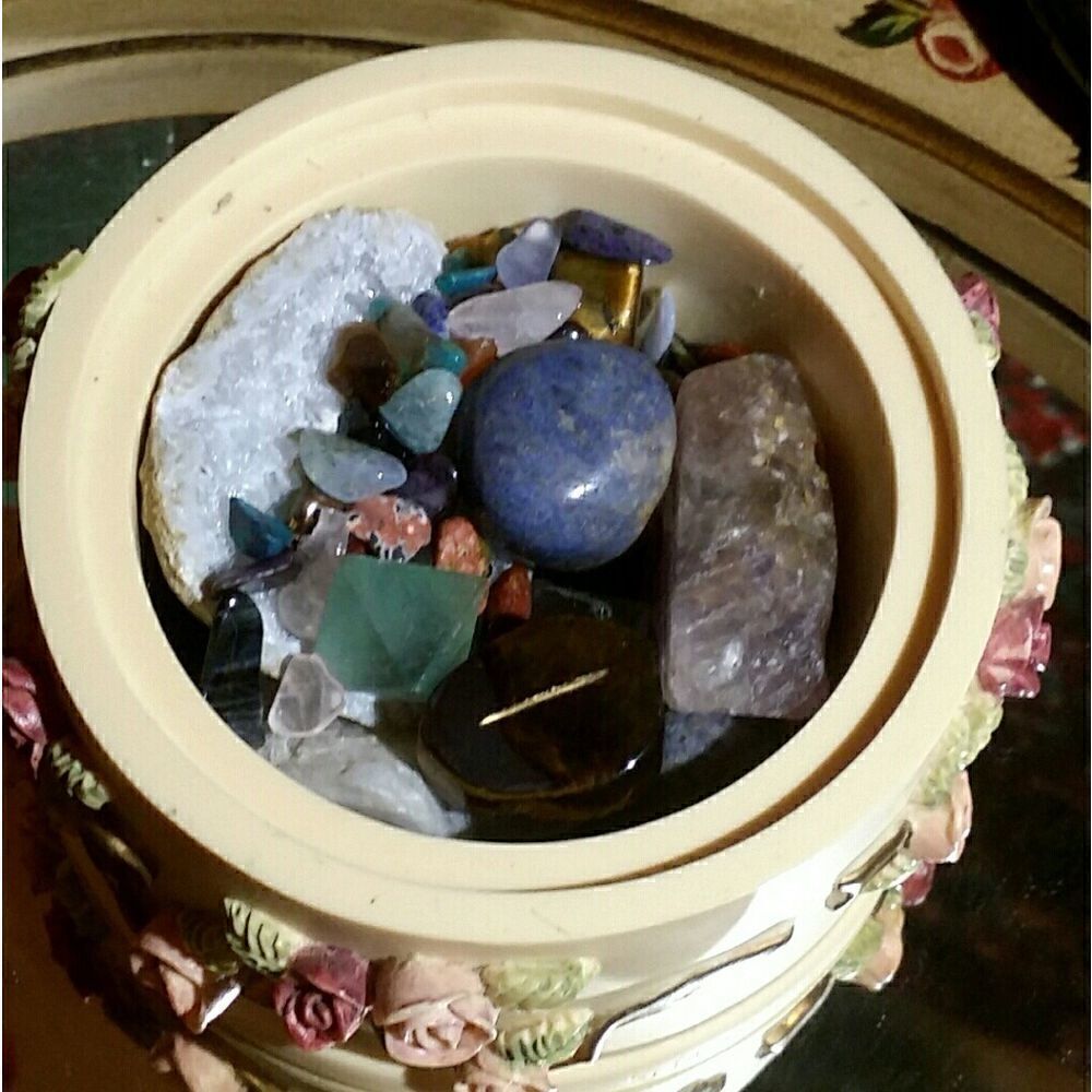 434g Hand Painted Floral Box Crystal Bundle - Picture 3 of 5